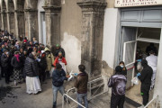 【画像】無料配給に並ぶイタリアの人たちをご覧いただきたい