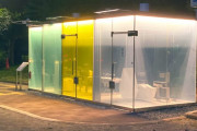 【画像】渋谷区の透明公衆トイレがハイテクすぎると話題に