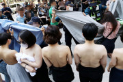 【画像】「私の体はわいせつ物じゃない」女性団体がおっぱい丸出しで抗議デモｗｗｗｗｗｗｗｗｗｗｗｗｗｗｗｗｗwｗｗｗｗｗｗｗｗｗｗ.