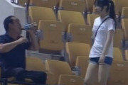 【動画】韓国兄さん、男尊女卑が凄い…おっさんが美女を押し