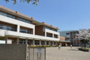 【画像】川崎市の小学校「ブラジャーは胸の成長を男性教師が確認した場合のみ許可します」
