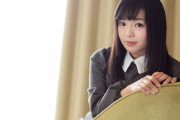 【泉りおん】初々しい無垢肌が19歳を物語る彼女は照れ屋さんですぐ赤らんでしまう所が可愛らしいところ