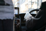 【画像】Z世代女子「タクシー運転手がイケメンすぎるからバレないように1人えっちしたw」