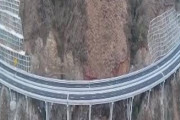 【画像】中国、とんでもない場所に高速道路を作ってしまうｗｗｗｗｗｗｗｗｗｗｗｗｗｗｗｗｗｗｗｗｗｗ