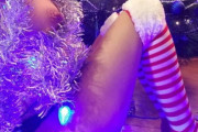 海外まんさん、自身にクリスマスイルミネーションを付け派手エロになるｗｗｗｗｗ