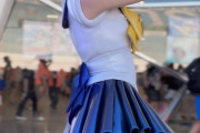 セーラームーンのコスプレイヤー、パンチラさせまくってしまう