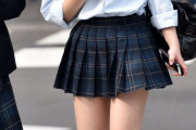 【画像】女子高生さん、制服の面積が少なめでドスケベすぎるｗｗｗｗｗｗｗ