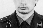 【悲報】プーチンのKGB時代、新聞の切り抜き担当の窓際族だった