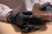 【個人撮影】彼女が黒い手袋をして彼氏を手コキする様子を彼氏主観で撮影した素人カップル投稿映像