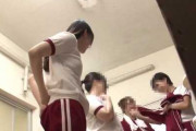 「体育楽しい♪」美人で可愛いJK女の子の更衣室を盗撮する男