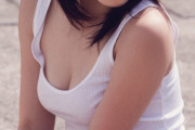 谷間とか横乳が眩しい…タンクトップ女子エロ画像