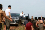 【画像あり】金正恩さん、レクサスを運転するwwwwww