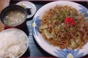 【悲報】女さん「旦那のおかずなんて唐揚げ→ハンバーグ→焼きそば→焼き魚でいいw」