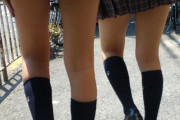 【画像】スカート短すぎてお尻の始まりが見えてる女子高生wwwwww