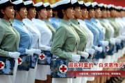 【悲報】中国の女兵士さん、スカートを履いて戦場に出てしまう