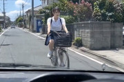 【動画】JKがパンチラで挑発