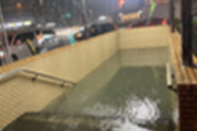【速報】地下鉄、完全水没してしまう