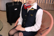 【2026最新】 VR 依本しおり｜新人CAが機長に●され相部屋中出しセクロス
