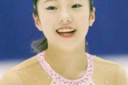 本田真凜が大胆に脚を広げ…絶賛成長中のボディに注目集まる“芸能界転身”