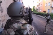 【動画】ポーランド特殊部隊、「コンニチワ！」と連呼しながらテロリストのアジトに突入