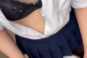 【個人撮影】制服コスにノーパンストッキングの女子さんが机の角に擦り付けオナニーする自撮り投稿映像