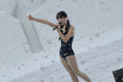 【画像動画】アイドルさん、雪が降りしきるさっぽろ雪まつり会場でスクール水着で歌ってバズりまくるwwwwwwwwwwwwwwwwwww