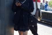【画像あり】陰キャJKさん、陽キャに憧れてスカートを短くしてしまうwww