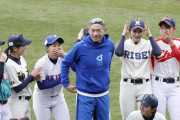【朗報】JKに囲まれたイチローwwwwwwwwwwww