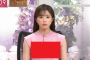 【画像】女子アナさん、明らかに乳首の位置がわかる服を着てしまうwww