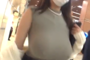 【動画】規格外の爆乳さん、公共の場で乳首ビン立ちで歩いてしまう