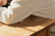 【画像】隣で居眠りしてる女のおっぱいが控えめに言ってデカいｗｗｗ