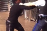 【悲報】黒人さん　駅で警察官と大喧嘩ｗｗｗｗｗｗｗ