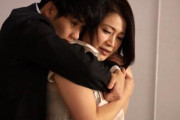 【友田真希】唇を重ね、想いを告げられ…息子との一線を越える母親。