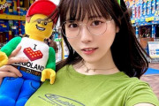 【画像】人気グラドルの東雲うみさん、ドスケベな格好でLEGOランドへ