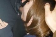 【動画】彼氏「じゃあ咥えてきて」彼女「はい…」⇒ 夜の路地裏で知らない男のチ●コを…