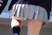 見事にめくれ上がったJKさんのスカートｗ貴重な瞬間を記録した奇跡の風パンチラエロ画像、大量ｗｗｗｗｗ