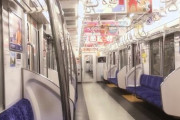 電車内広告「脱毛！マンション！予備校！脱毛！脱毛！」
