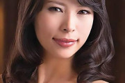 真木今日子 夫の部下を誘惑する爆乳おっぱいの熟女妻！年増女にNTRザーメン中出し