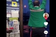 【動画】セブンの店員さん、自動ドアの上の部分を掴んで懸垂してしまうｗｗｗｗｗｗｗ