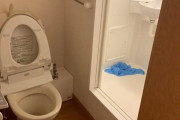 【画像】便所通らないと風呂に行けない物件、見つかる